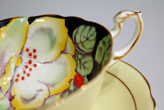 陶磁器「花柄ティーカップ」