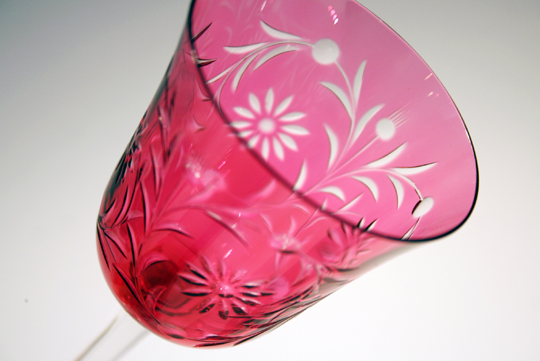 グラスウェア「赤色ガラス花文様 ワイングラス」