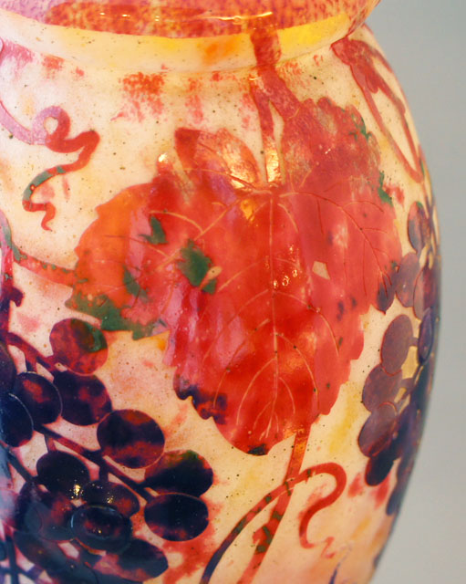 ドーム・ナンシー「ブドウにカタツムリ文 花瓶」《アンティックかとう》