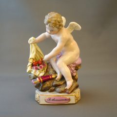 マイセン「天使人形「箴言の天使」- Je decouvre tout（愛こそ全て