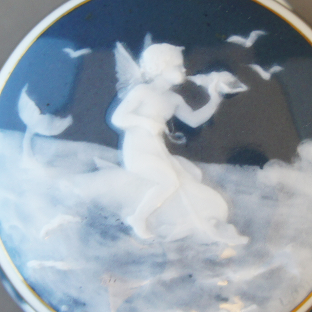 陶磁器「天使装飾蓋物」