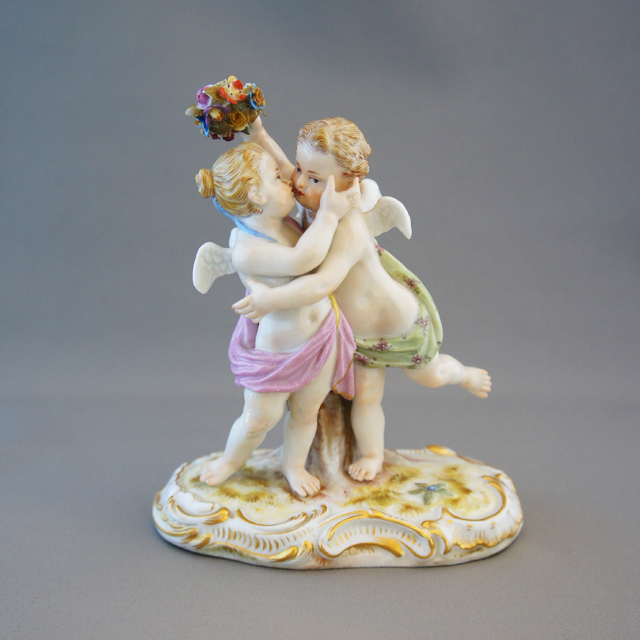 陶磁器「天使人形「愛の寓意」- 天使のキス –」