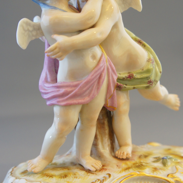 陶磁器「天使人形「愛の寓意」- 天使のキス –」