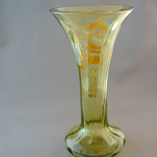 装飾ガラス「金彩花装飾 緑ガラス 花瓶」