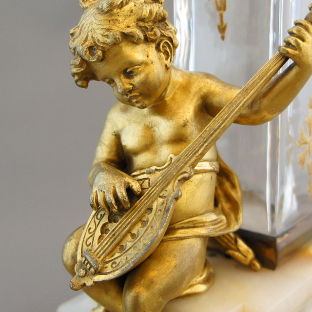 装飾ガラス「ブロンズ像付花瓶「楽器を演奏する子供」」