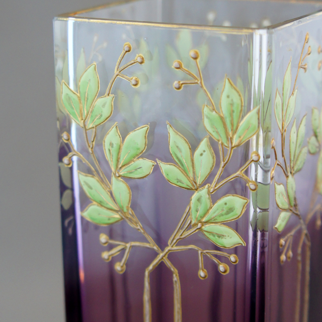 装飾ガラス「葉文様 紫ガラス 角型花瓶」