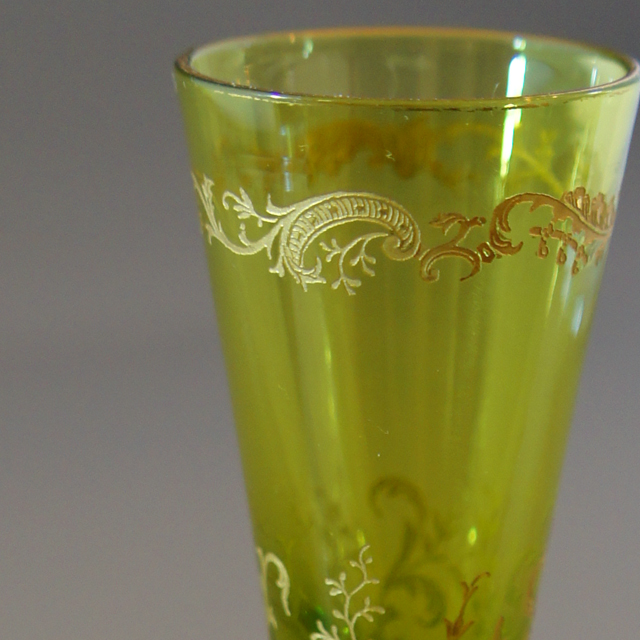 グラスウェア「金彩 緑ガラス リキュールグラス 高さ9cm」