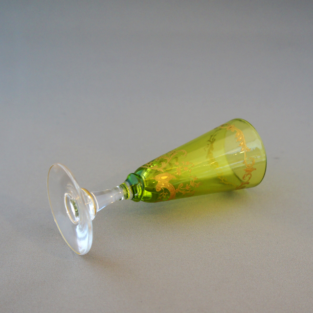 オールドバカラ「金彩 緑ガラス リキュールグラス 高さ9cm 