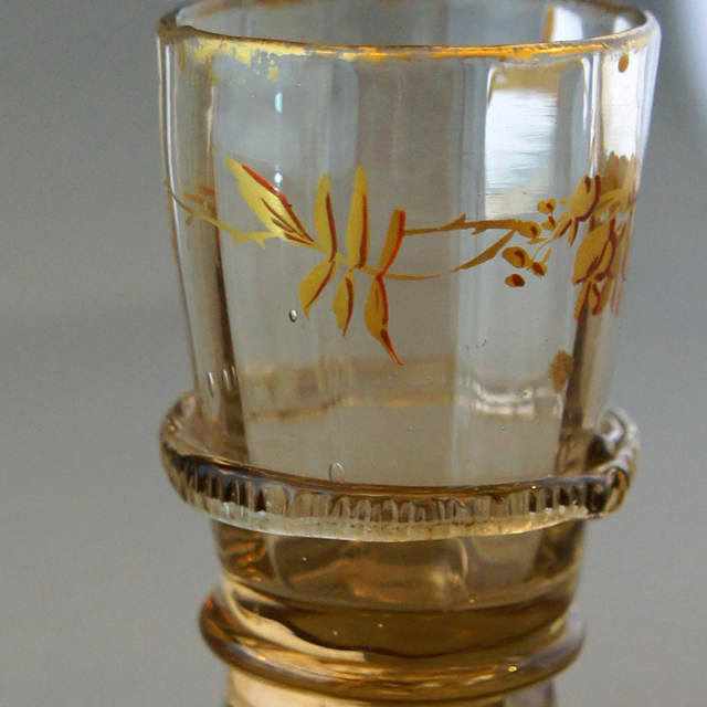 グラスウェア「金彩 アンバー色ガラス リキュールグラス 高さ6.7cm」