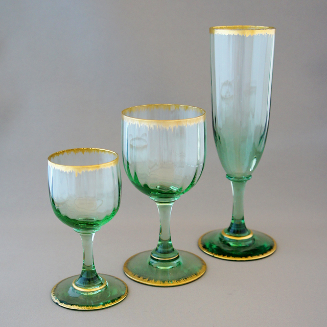 グラスウェア「緑色ガラス 金彩 ワイングラス（小）高さ10cm」