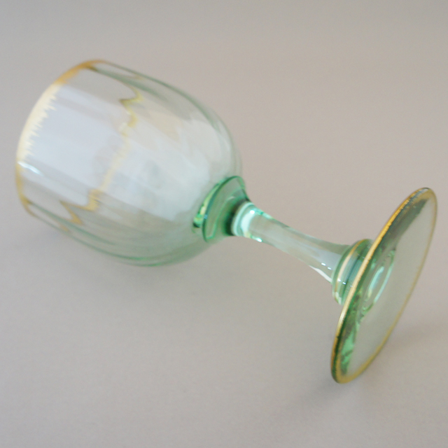 グラスウェア「緑色ガラス 金彩 ワイングラス（中）高さ12cm」