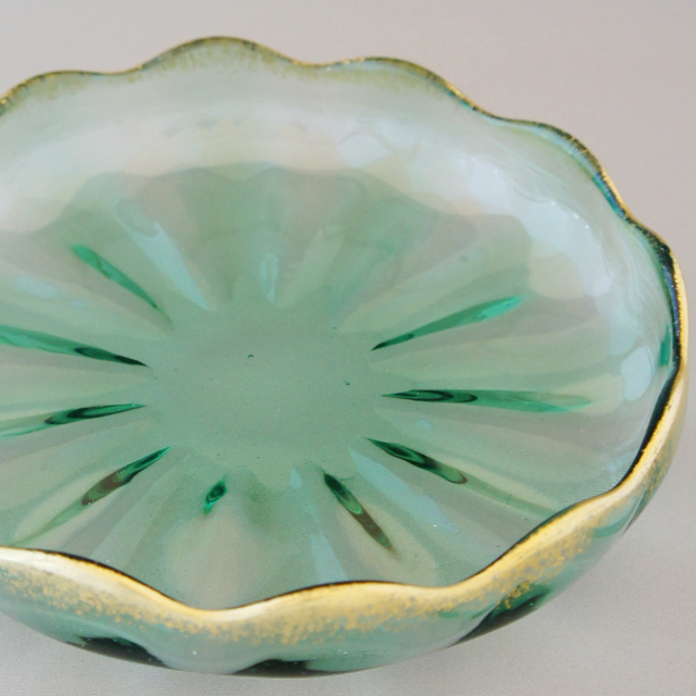 グラスウェア「緑色ガラス 金彩 皿」