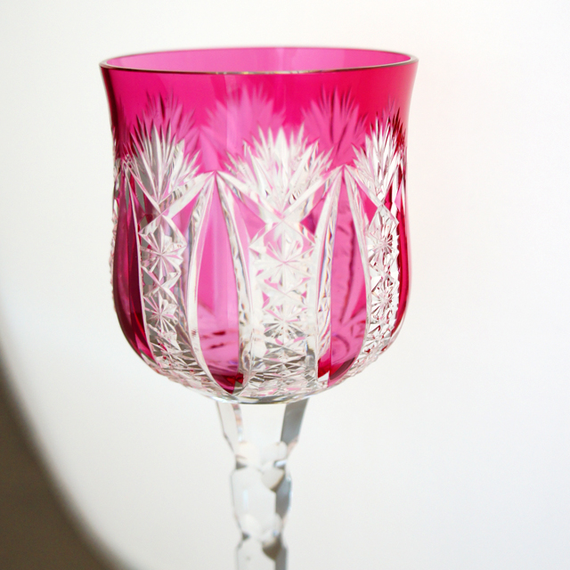 グラスウェア「ラインワイングラス「CONDE」(赤被せガラス)高さ20.7cm（容量約150ml）」