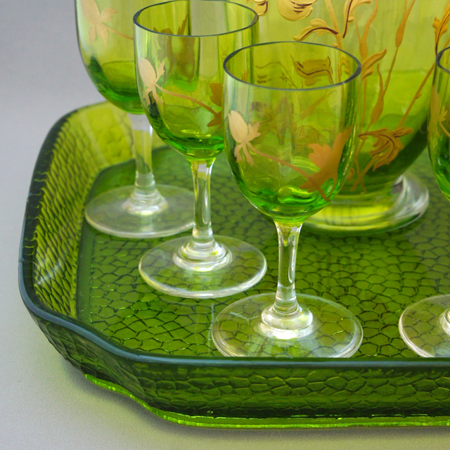 グラスウェア「緑色ガラス 金彩 花文様 リキュールセット」