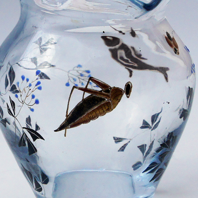 エミール・ガレ「月光色ガラス 小魚文 小花瓶」《アンティックかとう》