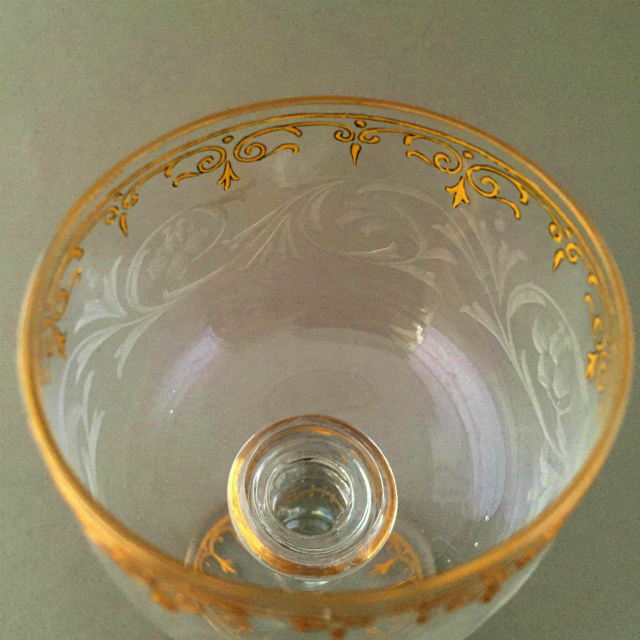 グラスウェア「金彩 グラヴィール装飾 ワイングラス 高さ11cm」