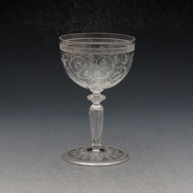グラスウェア「1878年パリ万博出品 コカトリス文 グラヴィール装飾 ワイングラス（中）高さ10cm」