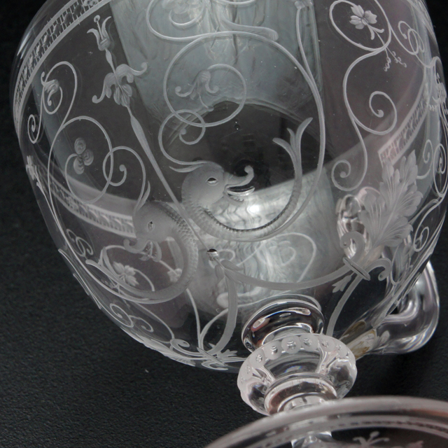 グラスウェア「1878年パリ万博出品 コカトリス文 グラヴィール装飾 ワイングラス（ハンドル付）高さ9cm」