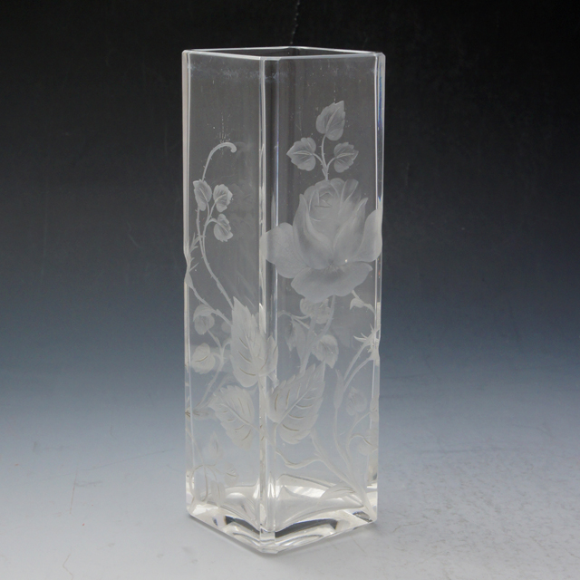 グラスウェア「カット装飾 薔薇文様 角形花瓶」