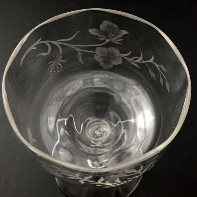グラスウェア「グラヴィール装飾 草花文 ワイングラス（Ａ）高さ10.5cm」