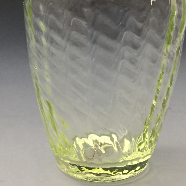 グラスウェア「葉に螺旋文ゴブレット ウランガラス」