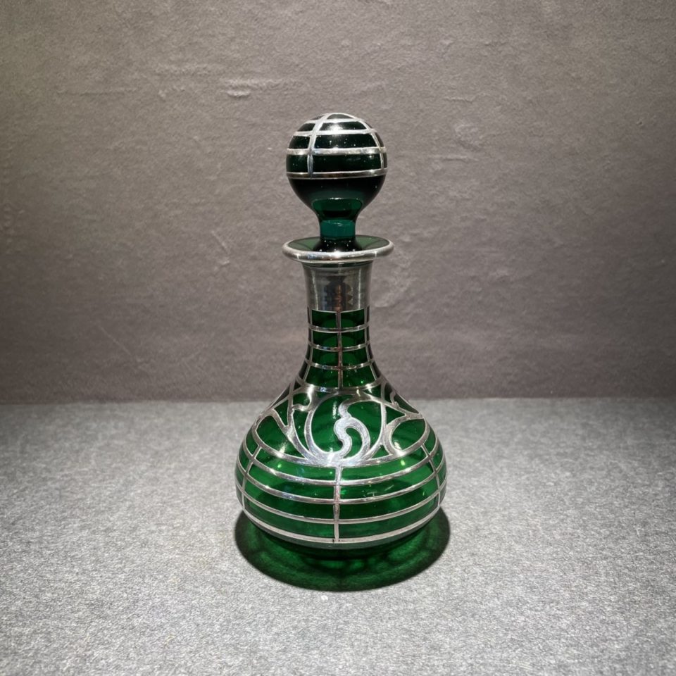 グラスウェア「緑色ガラス 香水瓶」