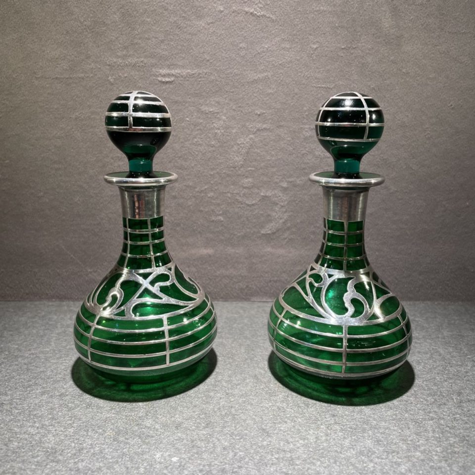 グラスウェア「緑色ガラス 香水瓶」