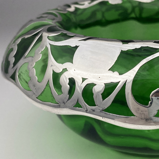 グラスウェア「緑色ガラス装飾鉢」