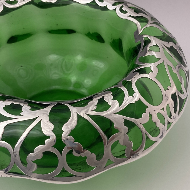 グラスウェア「緑色ガラス装飾鉢」