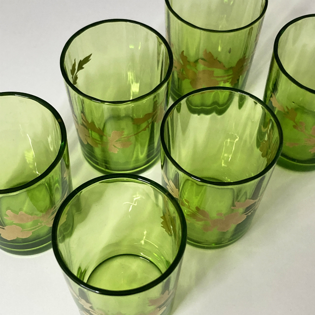 グラスウェア「緑色ガラス 花文リキュールグラス」