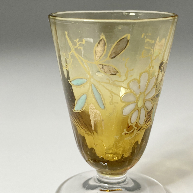 フランス「琥珀色ガラス 花文リキュールグラス」《アンティックかとう》