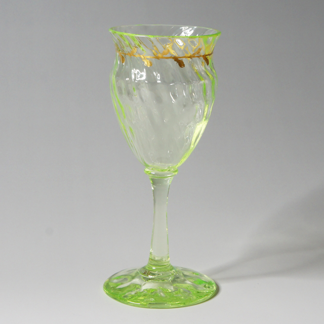 グラスウェア「葉に螺旋文ワイングラス ウランガラス (A)」