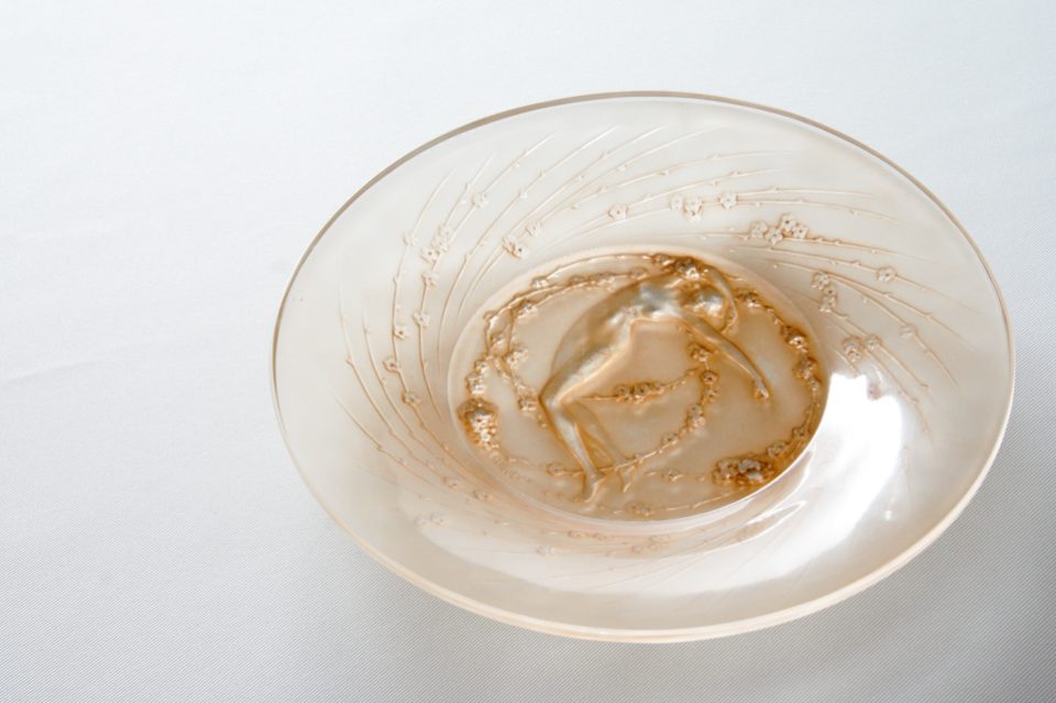 グラスウェア「人物と花 UNE FIGURINE RT FLEURS 皿」