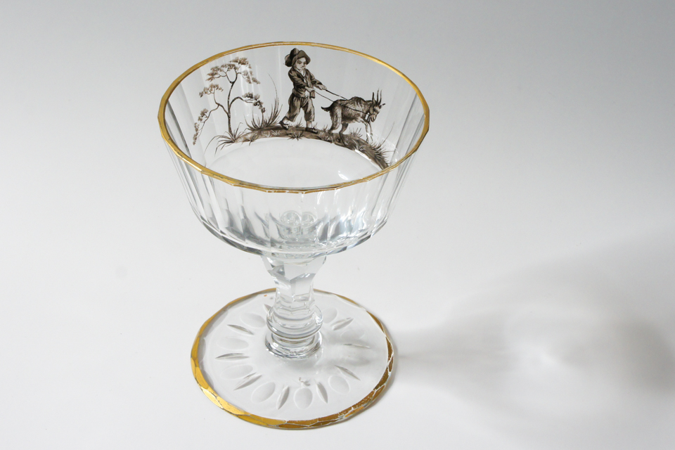 【★最終価格★】日本ガラス　アンティーク　オパルーセント　乳白色　7客 ☆最終価格☆】日本ガラス アンティーク オパルーセント 乳白色 7客