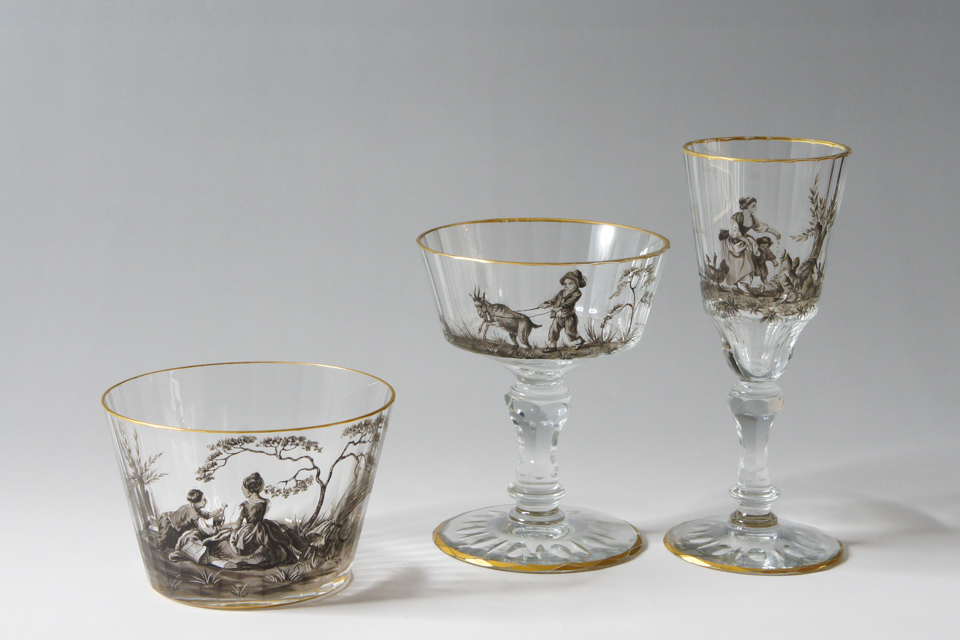 【★最終価格★】日本ガラス　アンティーク　オパルーセント　乳白色　7客 ☆最終価格☆】日本ガラス アンティーク オパルーセント 乳白色 7客