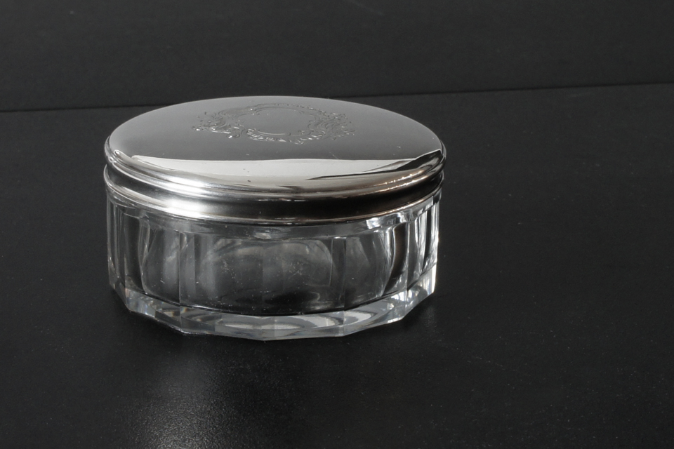 シルバー「ジュエリーボックス（円）直径 7.3cm」