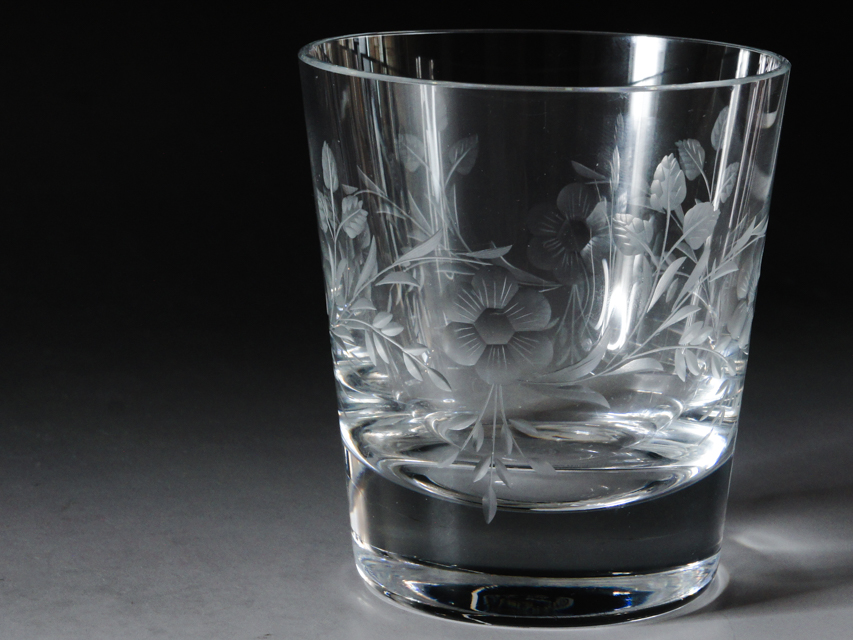 グラスウェア「花文様カット装飾 ロックグラス」