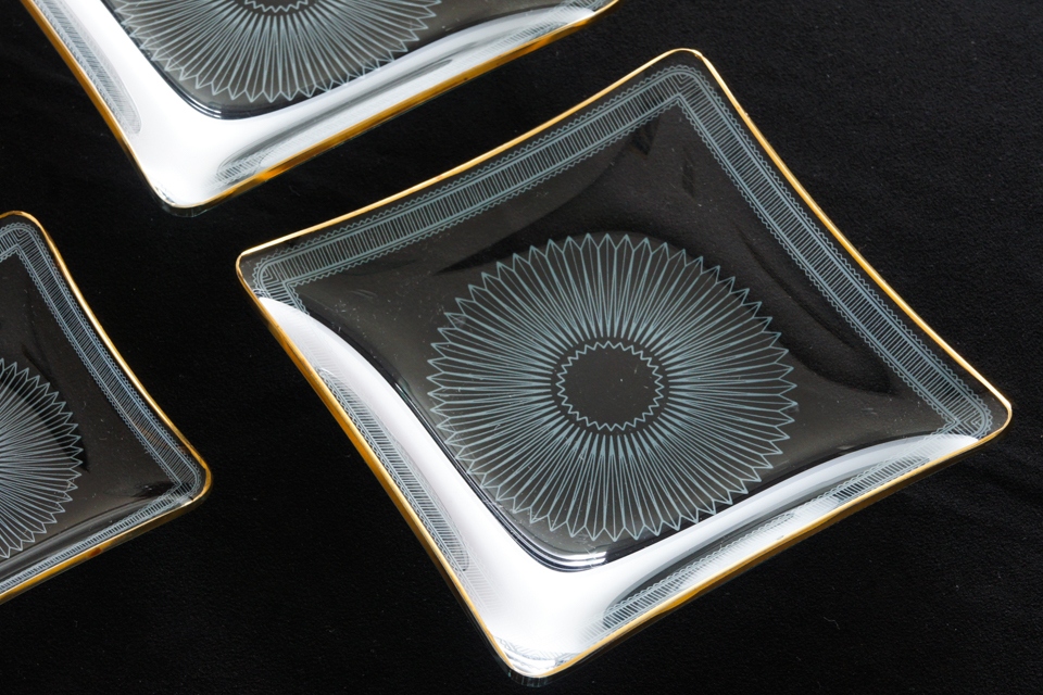 グラスウェア「レース文様 プレートセット（大×2 小×6）」