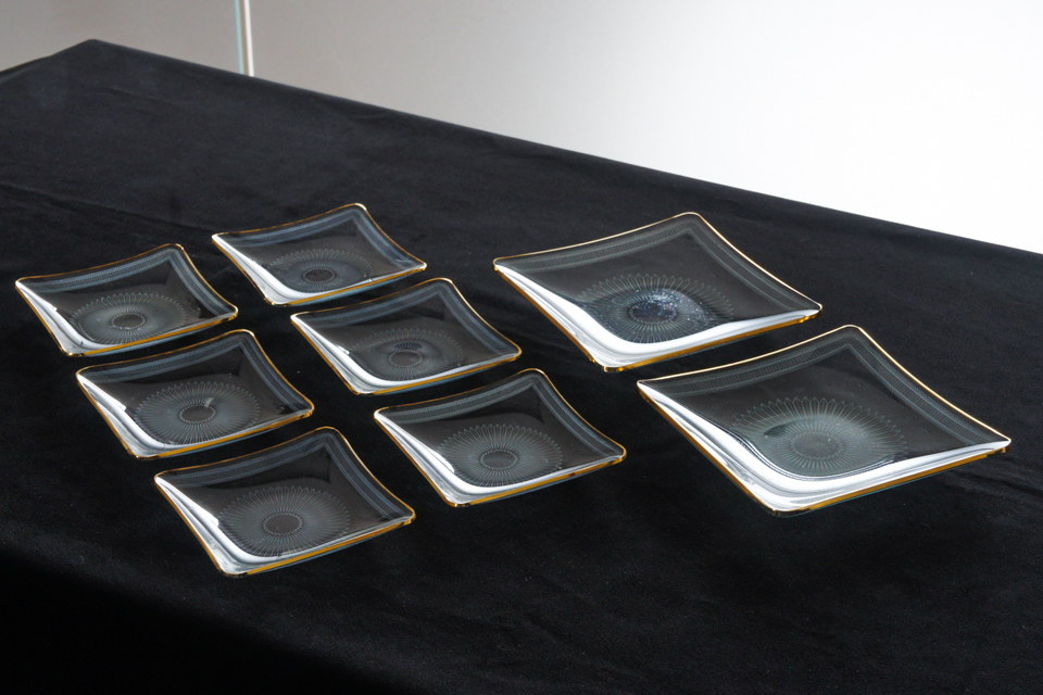 グラスウェア「レース文様 プレートセット（大×2 小×6）」