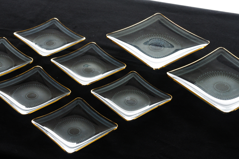 グラスウェア「レース文様 プレートセット（大×2 小×6）」