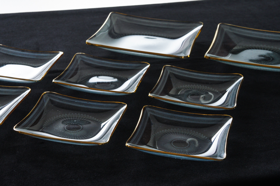 グラスウェア「レース文様 プレートセット（大×2 小×6）」