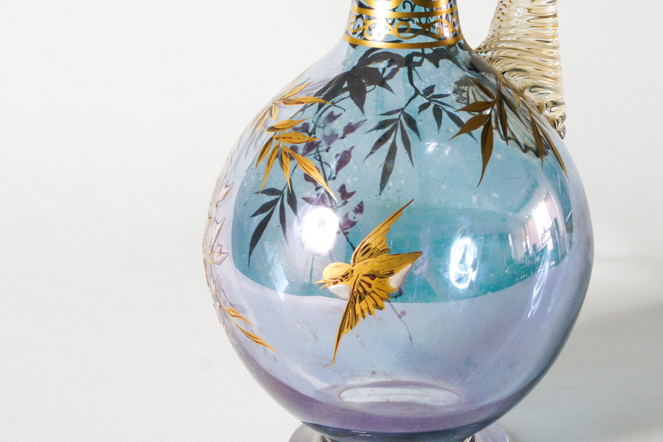 オールドバカラ「ジャポニズム 藤に雀文 ラスター彩 リキュールボトル