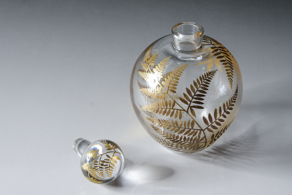 グラスウェア「Delvaux 金彩 葉文様 リキュールボトル」