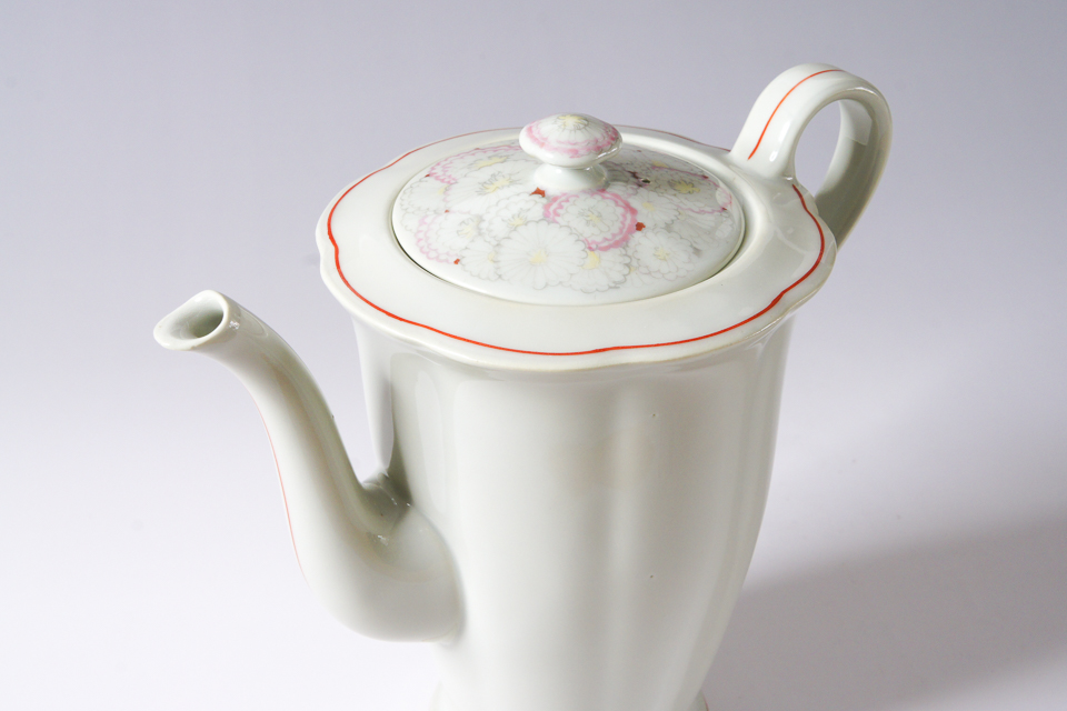 陶磁器「ヒナギクの花束 Centre Bouquet de Paquerettes 1928年 ティーポット【現品限り】」