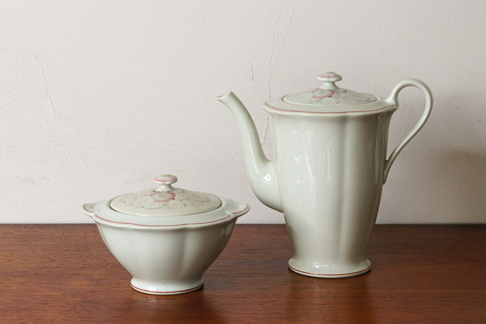 陶磁器「ヒナギクの花束 Centre Bouquet de Paquerettes 1928年 ティーポット【現品限り】」