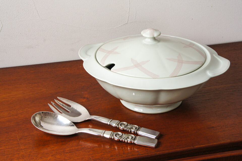 陶磁器「重ね色かご文様 Vannerie Ton sur Ton 1928年 チュリーン(大)【現品限り】」