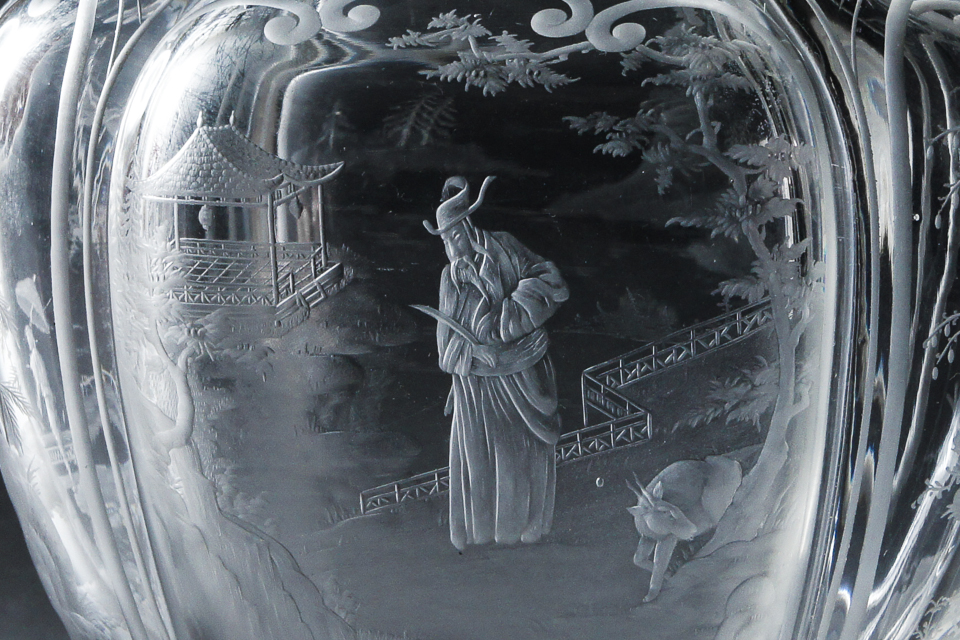 グラスウェア「シノワズリ扁壺花瓶」