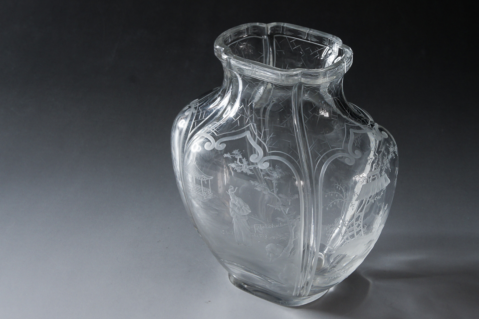 グラスウェア「シノワズリ扁壺花瓶」