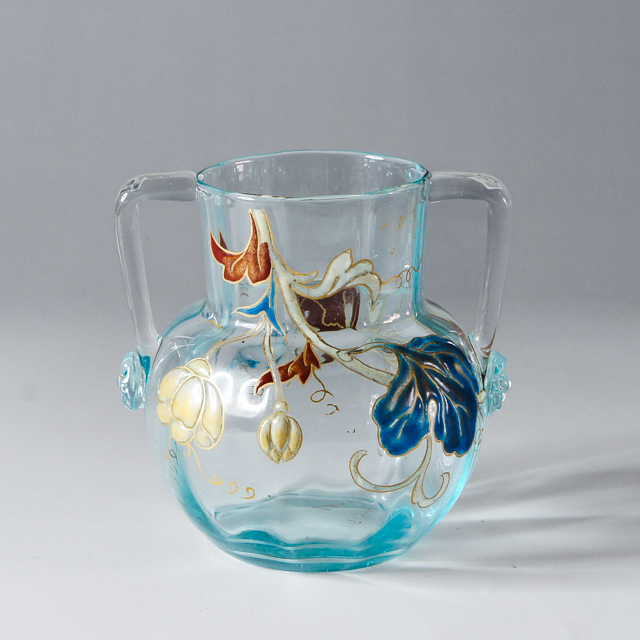 アールヌーヴォー「花文様双耳花瓶 （月光色ガラス）」