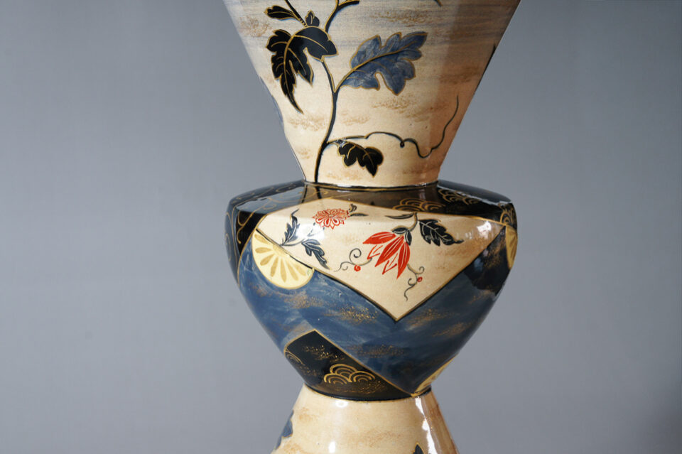 エミール・ガレ「花鳥文ディアボロ型花瓶」《アンティックかとう》